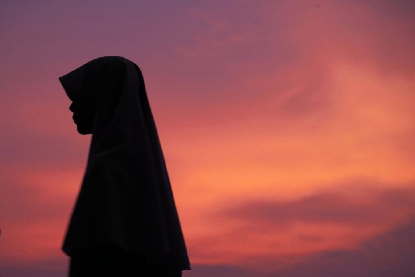 Hati-hati, Setan Selalu Menipu dan Menggoda Kaum Wanita dengan Pakaiannya