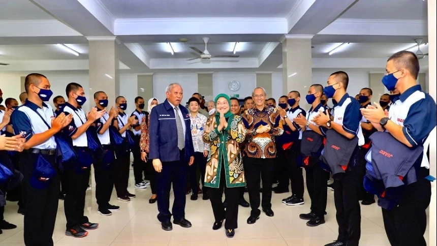 Menaker Lepas Ratusan Peserta Pemagangan ke Jepang