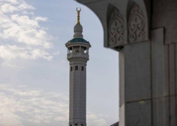 2 Bulan Sabit Baru Dipasang di Menara Masjidilharam