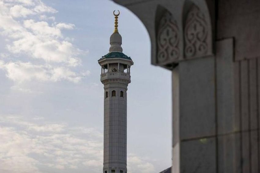 2 Bulan Sabit Baru Dipasang di Menara Masjidilharam