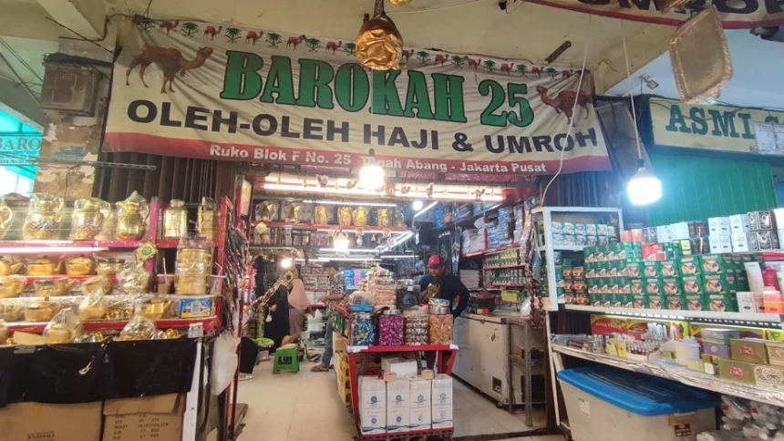 Berburu Oleh-Oleh Haji di Pasar Tanah Abang