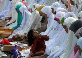 Bolehkah Azan dan Iqamah saat Kaum Wanita Melaksanakan Salat Jamaah?