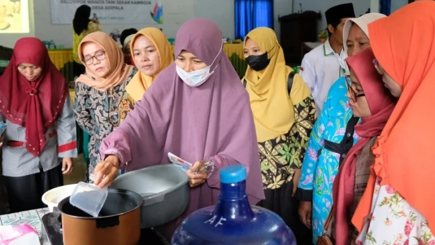 Dukung Pemberdayaan Ekonomi Perempuan, LAZISNU Cilacap Gelar Pelatihan Produksi Teh Bunga Telang