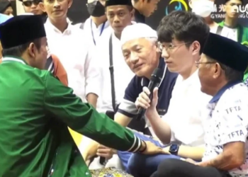Hadiri Harlah NU Kaohsiung, Gus Kautsar Tuntun Dua Pria Taiwan Masuk Islam