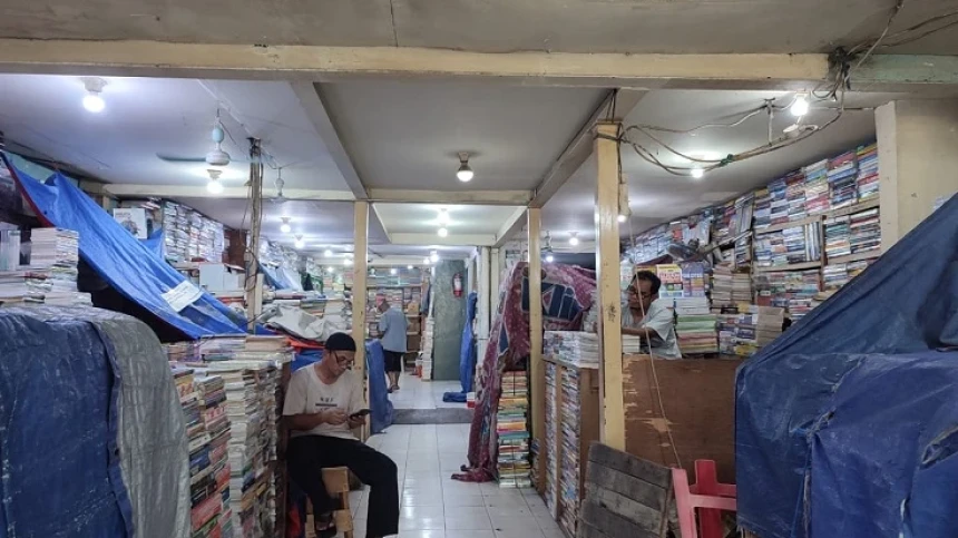 Keluh Kesah Penjual Buku: Beralih ke Online Masih Aja Tetap Sepi