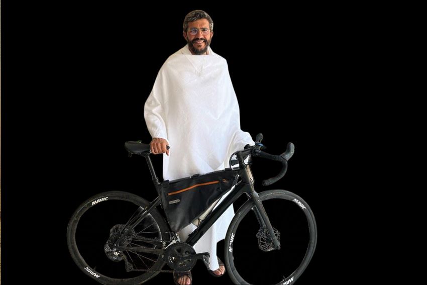 Nabil Ennasri Tiba di Tanah Suci Setelah Menggowes Sejauh 5.000 Kilometer