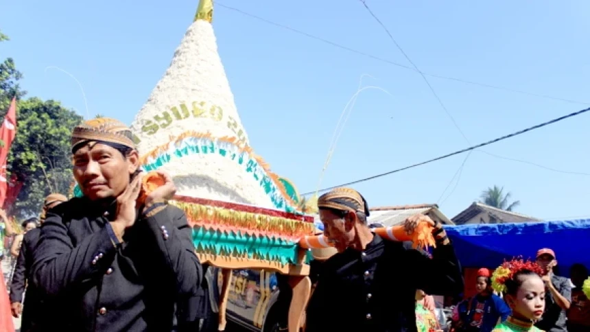 Larung Sesaji, Tradisi Muharram Wujud Syukur Masyarakat Pesisir Laut Selatan | NU Online