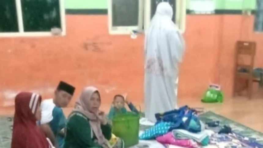 Pengungsi Akibat Banjir-Longsor Lumajang Butuh Makanan Siap Saji, Baju hingga Pempers