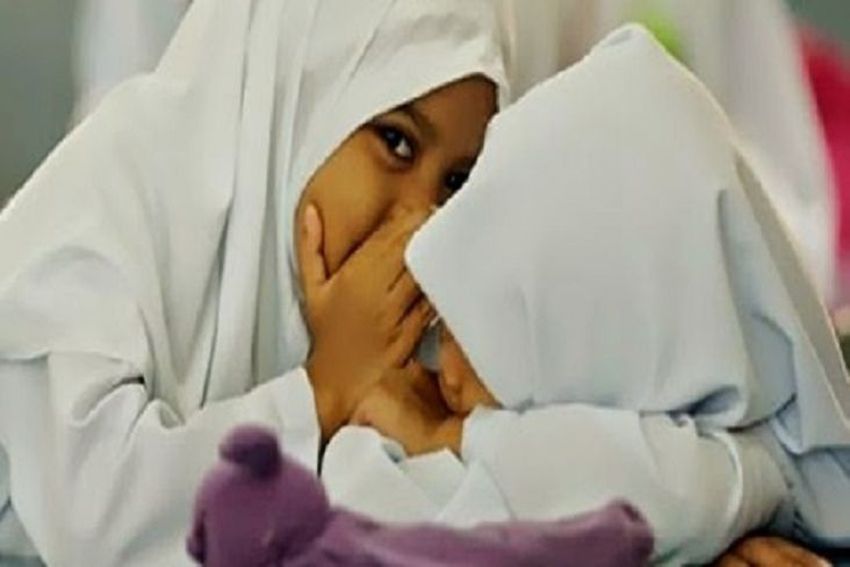 Suka Bergosip tentang Artis? Ini Hukumnya dalam Islam