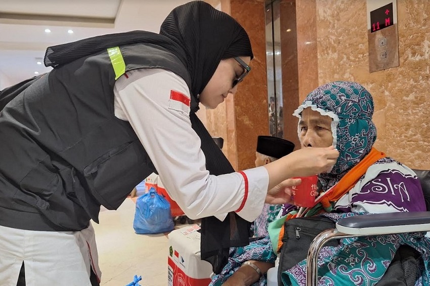 Tiba di Hotel, Jemaah Haji Lansia Asal Medan Senang Dapat Minuman Pengganti Makan