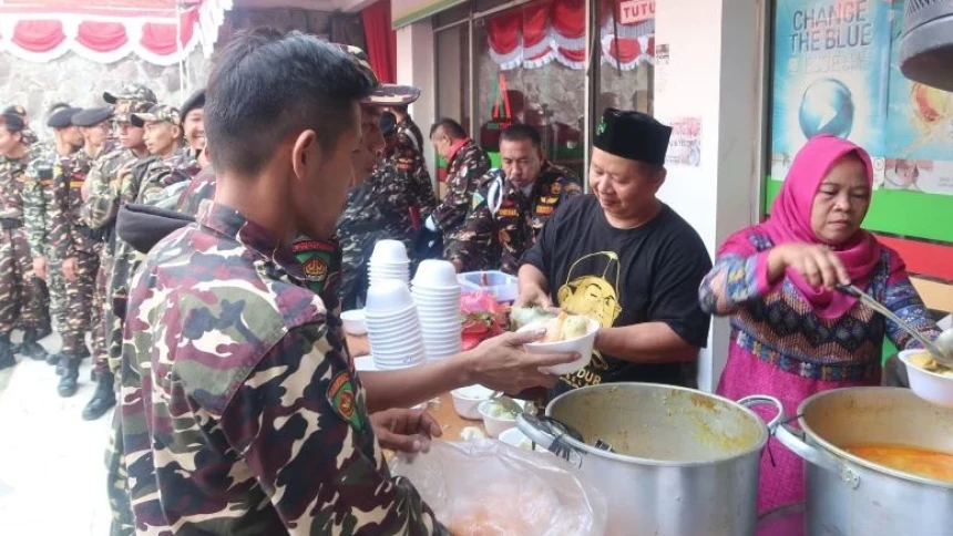 Ada 500 Lontong Sayur Gratis untuk Kader Ansor Peserta Upacara HUT Ke-78 Kemerdekaan RI di Jakarta | NU Online