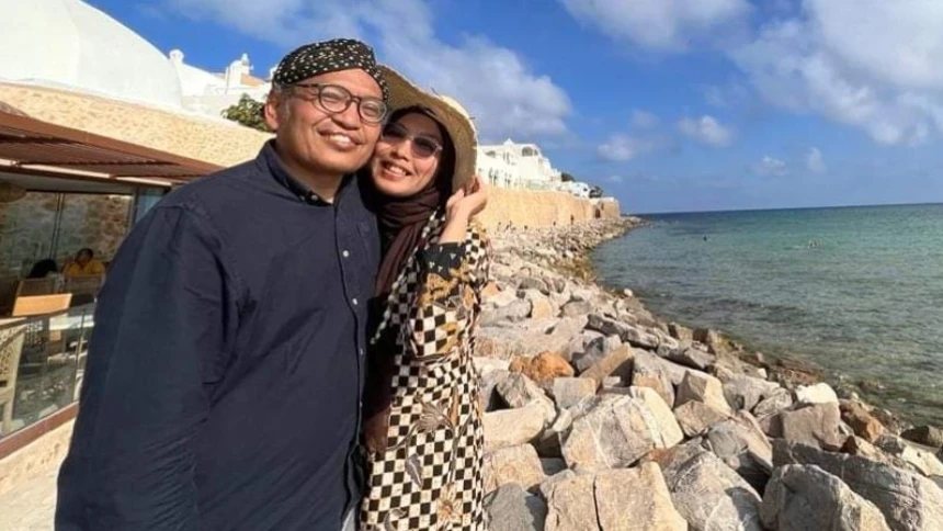 Cerita Putri Gus Mus Ienas Tsuroiya Jadi Istri yang Tertinggal Suaminya | NU Online