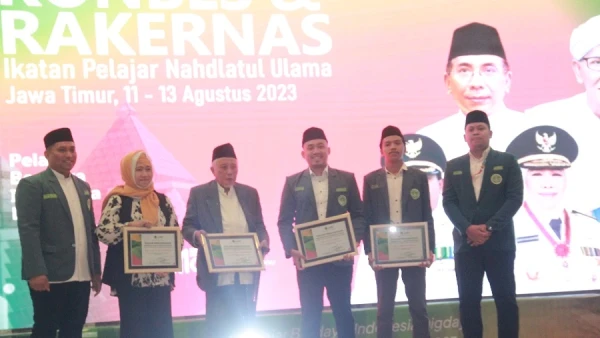 PP IPNU Berikan Penghargaan kepada Pendiri dan Penggerak Organisasi | NU Online