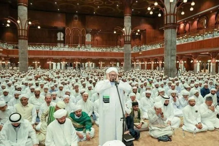 Tata Cara Sholat Isya Lengkap Bacaan Niat Sendiri dan Berjamaah