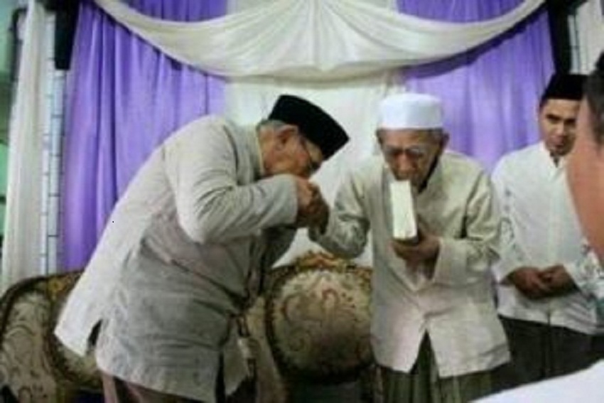 Adab Muslim kepada Guru dan Para Ulama