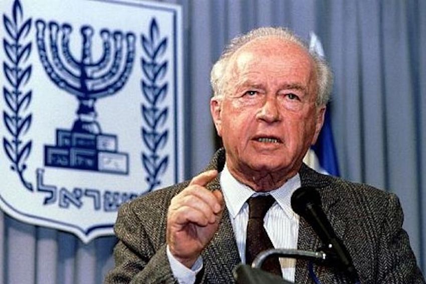 Catatan Sejarah: Omong Kosong Yitzhak Rabin tentang Resolusi PBB 242