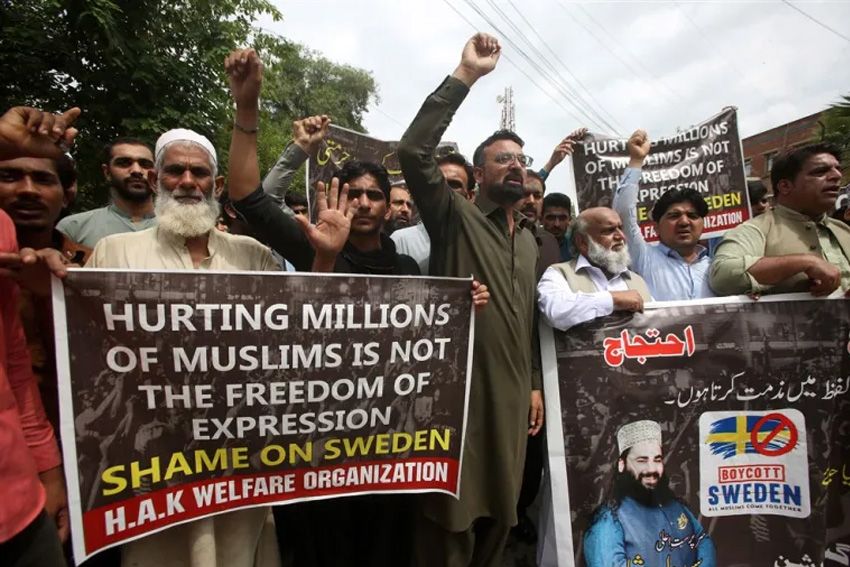 Islamofobia: Apa yang Ingin Dilakukan Eropa terhadap Umat Islam?