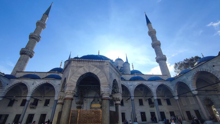 Menyelami Keindahan dan Kemegahan Masjid Biru di Istanbul Turki