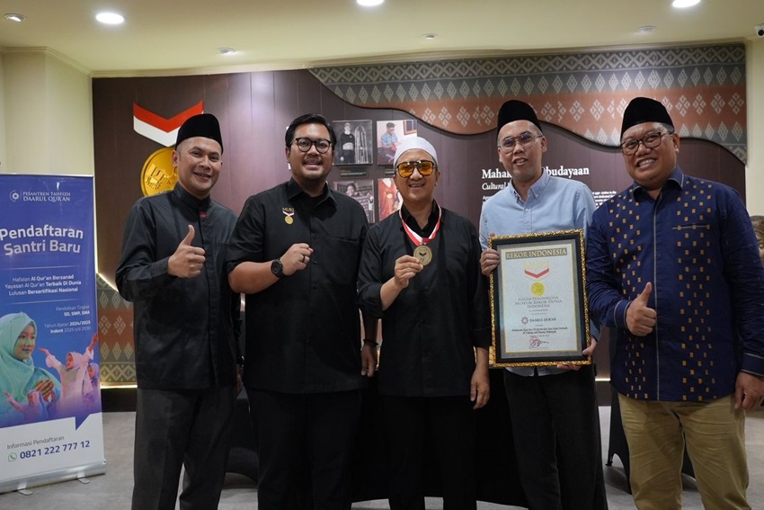 Baca Qur’an Serentak di 5 Benua, Yusuf Mansur Bersyukur Daarul Qur’an Raih Rekor MURI Dunia