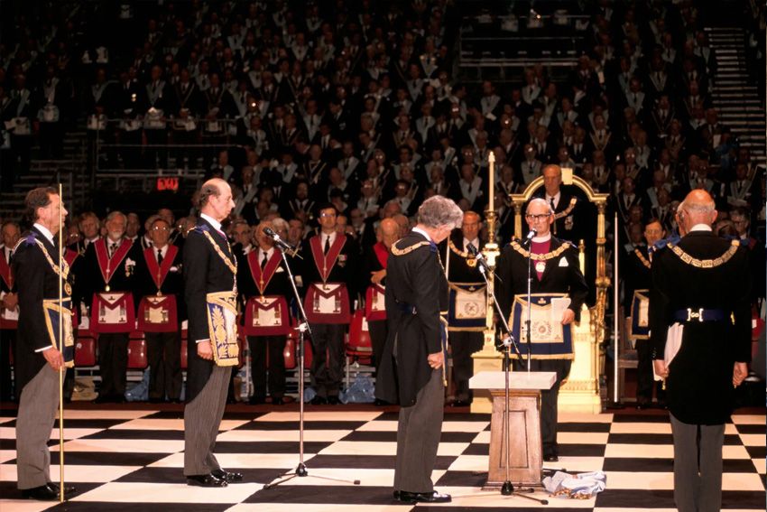 Konspirasi Freemasonry: Kisah Lelaki Pembawa Dokumen yang Disambar Petir