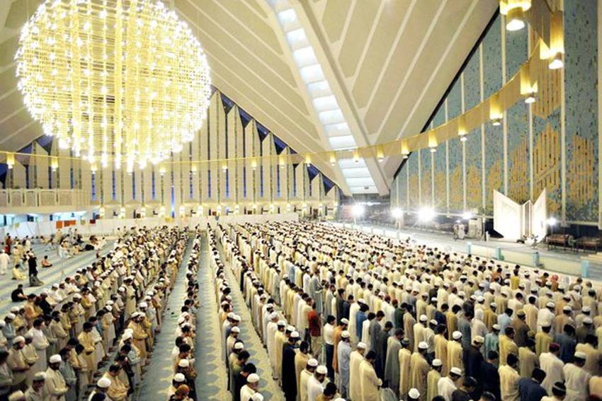 Hukum Makmum Enggan Bilang Amin saat Imam Selesai Baca Al-Fatihah