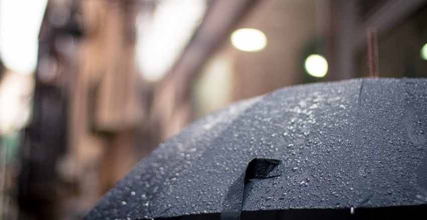 5 Hal yang Disunnahkan Saat Hujan Turun