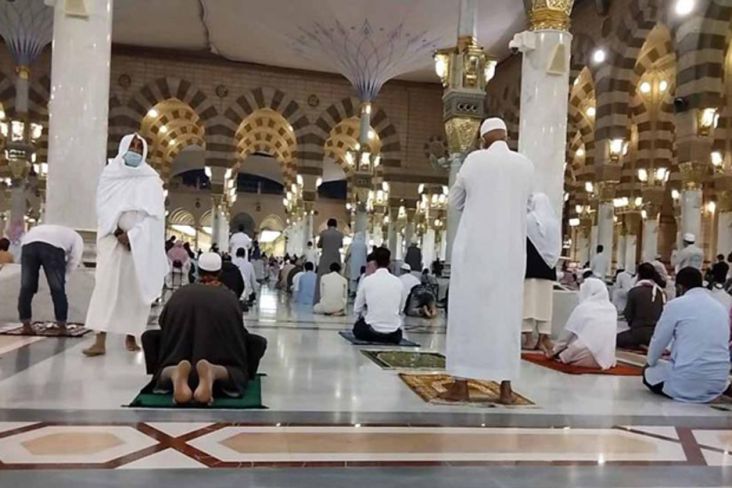 Melaksanakan Salat Sunnah Rawatib sesuai Petunjuk Rasulullah SAW