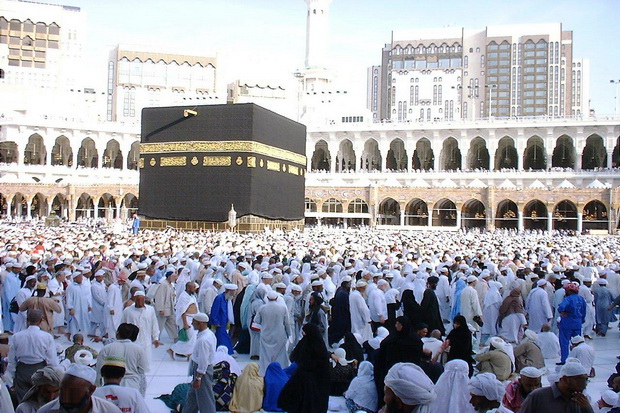 Arab Saudi Bolehkan Warga Inggris, UE dan AS Umrah Tanpa Visa