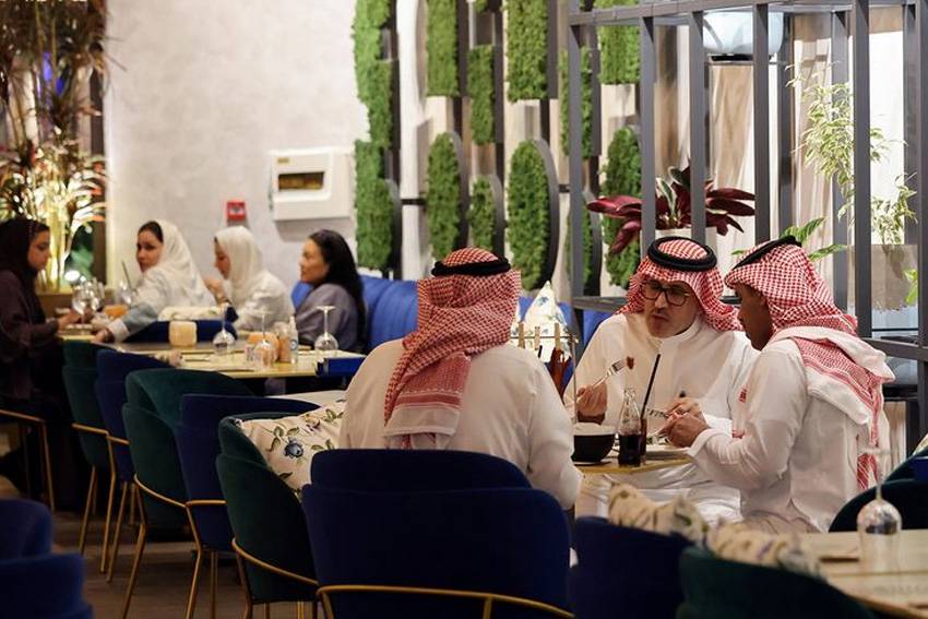 Gaji di Arab Saudi Naik 6 Persen, Partisipasi Perempuan Meningkat 36 Persen