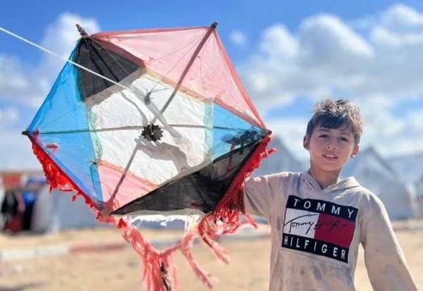 Ketika Layang-Layang Jadi Pengusir Rasa Bosan Anak-Anak Gaza