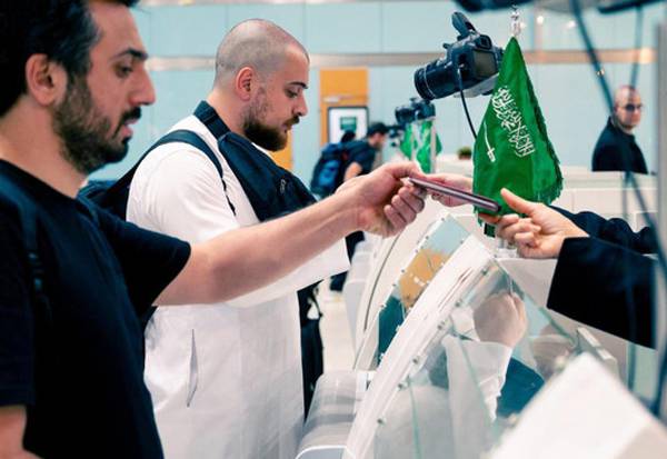 Umrah di Bulan Ramadan: Arab Saudi Gunakan Perangkat Biometrik untuk Identifikasi