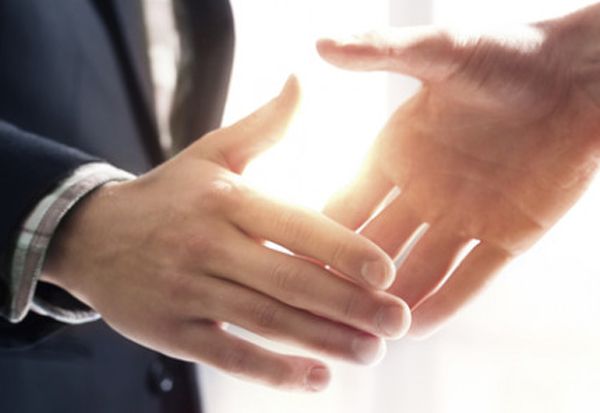 Idulfitri: Saling Memaafkan dan Melapangkan Dada, Jabat Tangan Membuka Lembaran Baru