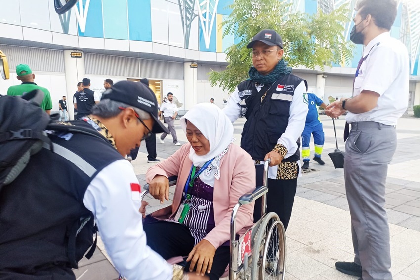 Dear Jemaah, Pakailah Jasa Pendorong Kursi Roda Resmi Masjidilharam
