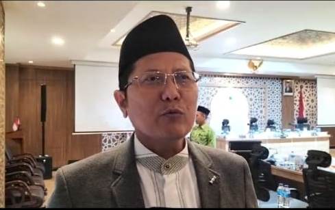 KH Cholil Nafis Sebut Fatwa MUI soal Salam Lintas Agama Wajib Dipatuhi