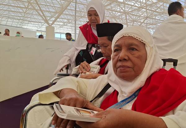 Mata Tak Bisa Melihat Sempurna, Nenek Zahra Gembira Bisa Naik Haji