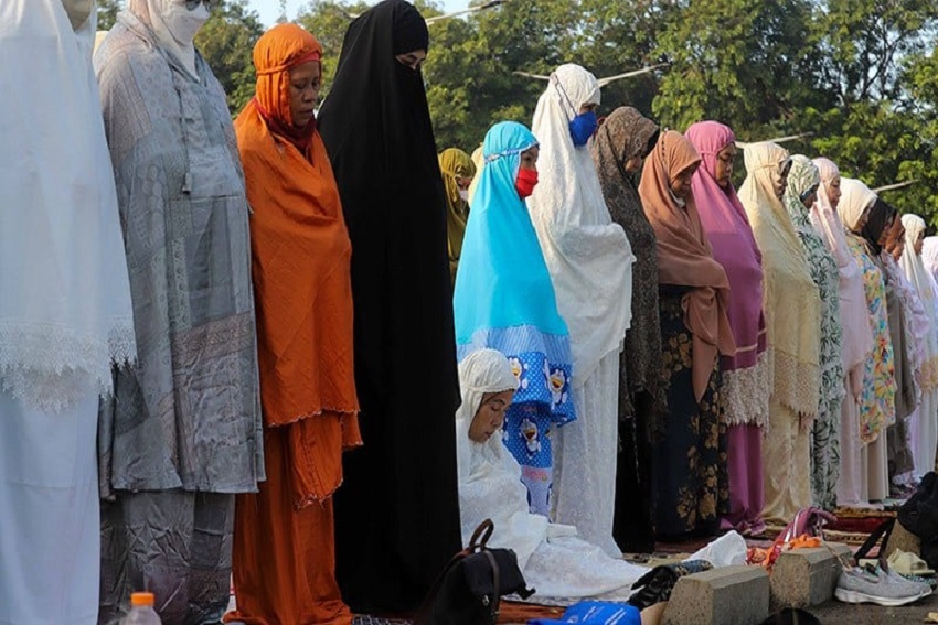 Hukum Bercadar Ketika Salat, Begini Penjelasan Ulama Mazhab
