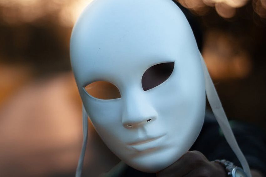 Allah SWT Membongkar Sifat Orang Munafik, Lalu Membuka Pintu Tobat-Nya