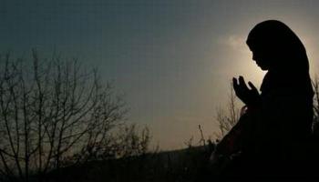 Perbanyak Shalawat Akan Didekatkan dengan Rasulullah di Akherat  – Panji Islam