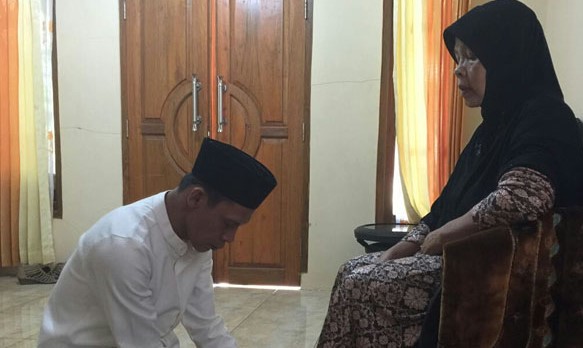 5 Bentuk Durhaka ke Orang Tua, Termasuk Lebih Pentingkan Istri?  – Portal Berita Islam