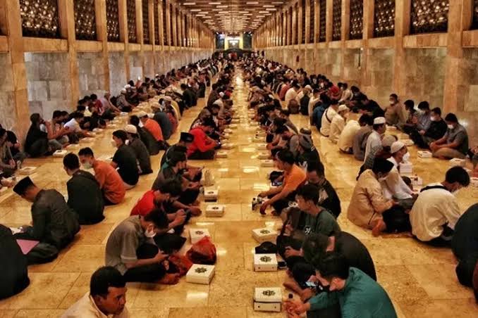 Masjid Istiqlal Sediakan 4.000 Makanan Gratis Setiap Hari untuk Sahur dan Berbuka  – Portal Berita Islam