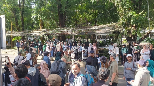 Massa Datangi UGM Tuntut Bukti Keaslian Ijazah Jokowi  – Portal Berita Islam