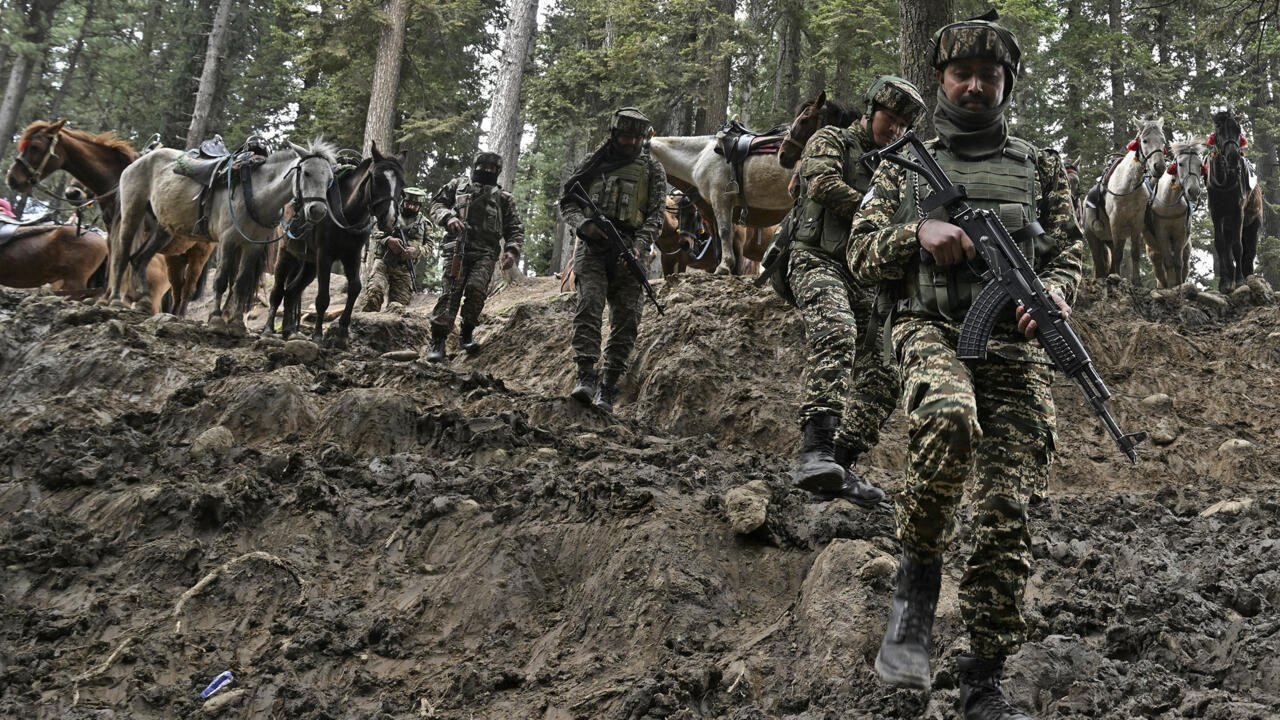 Pakistan Tutup Wilayah Udara untuk India, Ketegangan Memanas Pasca Insiden Kashmir  – Portal Berita Islam