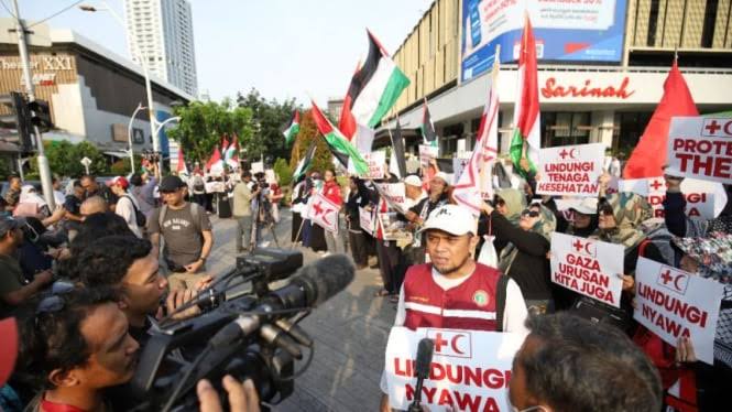 Ratusan Dokter dan Nakes Gelar Aksi Bela Palestina di Jakpus  – Portal Berita Islam