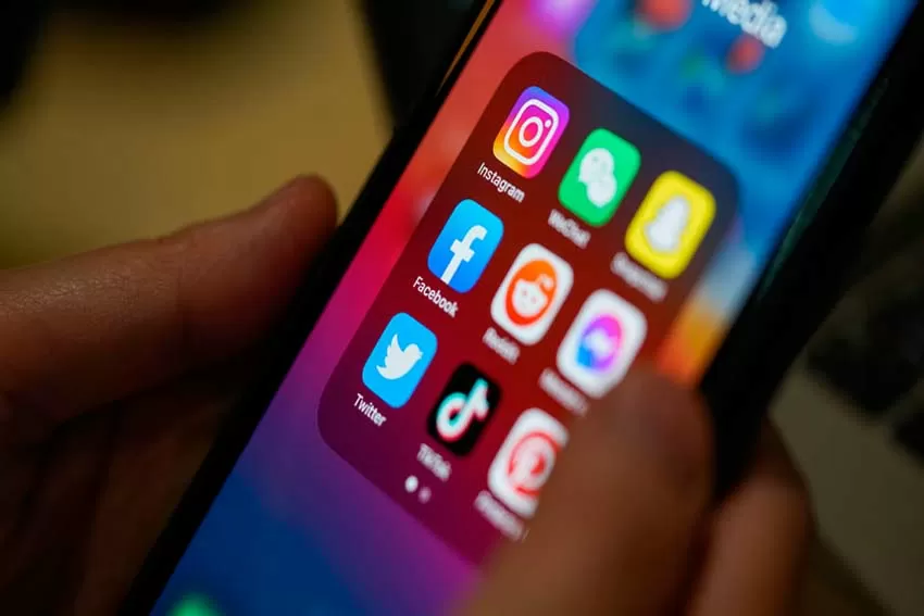 Hukum Pamer Amal di Media Sosial, Bolehkah?  – Portal Islam