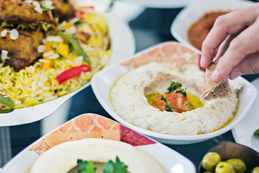 Perintah Allah SWT Tentang Makan: Harus Halal dan Thayyib  – Portal Islam