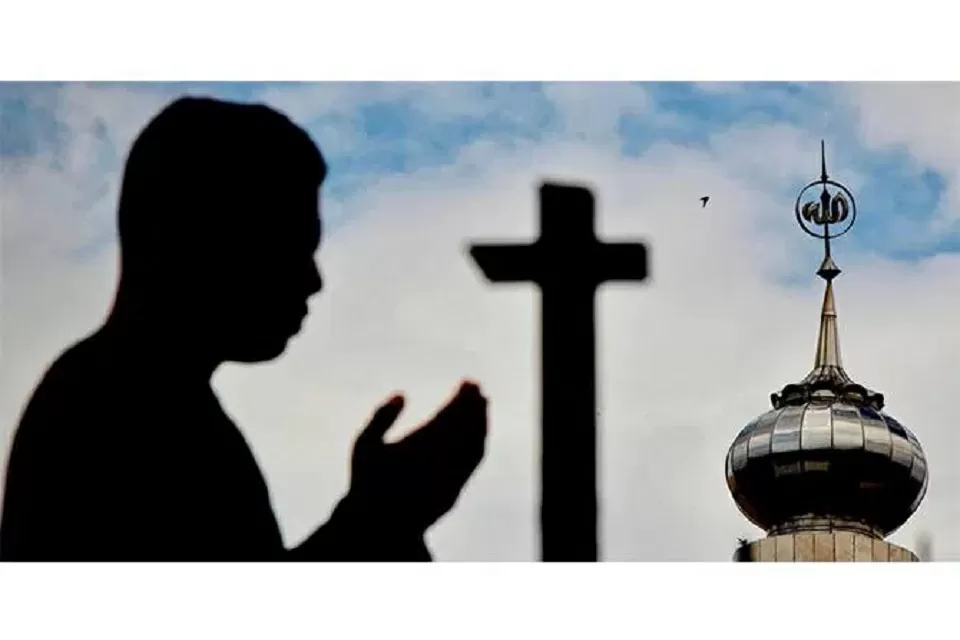 Hukum Mengucapkan Selamat Hari Raya Agama Lain Menurut Ustaz Adi Hidayat  – Portal Islam