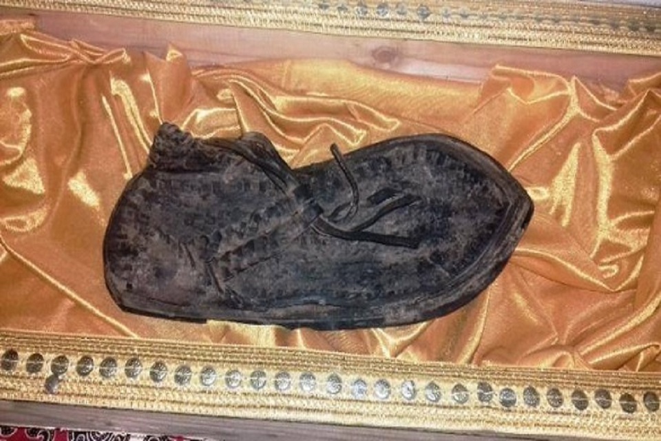 Hikmah di Balik Sandal Rasulullah SAW yang Mencapai Sidratul Muntaha  – Portal Islam