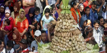 Tradisi Lebaran Ketupat dalam Syawalan Wali Songo  – Portal Islam