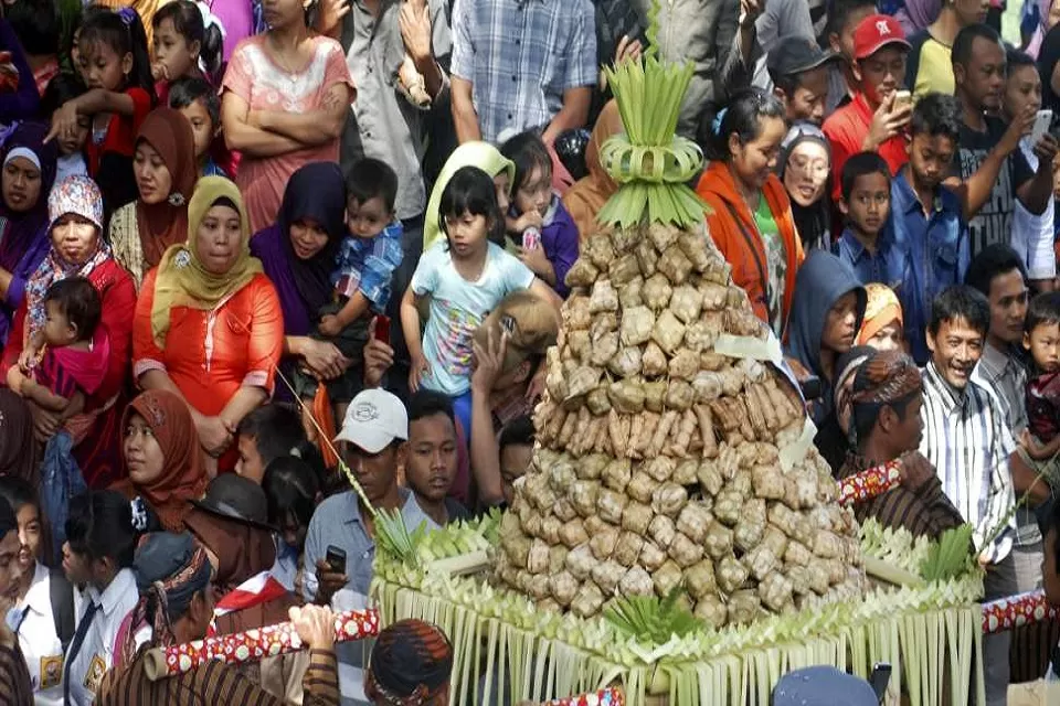 Tradisi Lebaran Ketupat dalam Syawalan Wali Songo  – Portal Islam