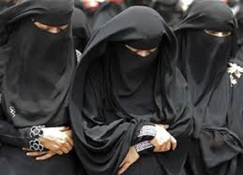 Hukum Salat Pakai Cadar Menurut 4 Mazhab  – Portal Islam